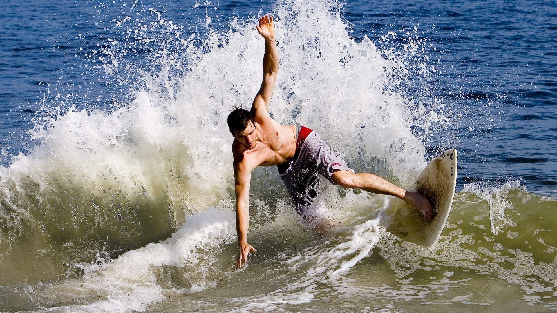 俱乐部与媒体联合打造幕后故事栏目增进球迷黏性,俱乐部宣传视频