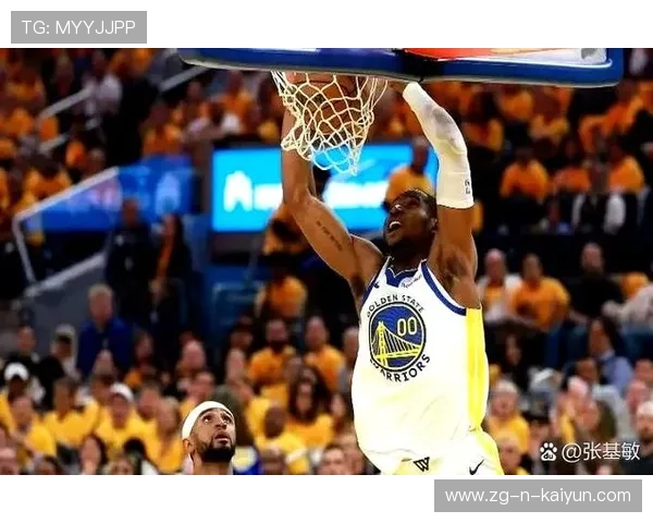 勇士队核心库里再度爆发，三分雨点不停，勇士队为库里布置的战术